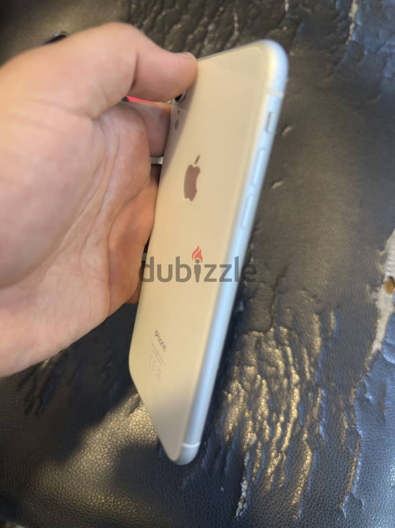 Apple - iPhone XR 3