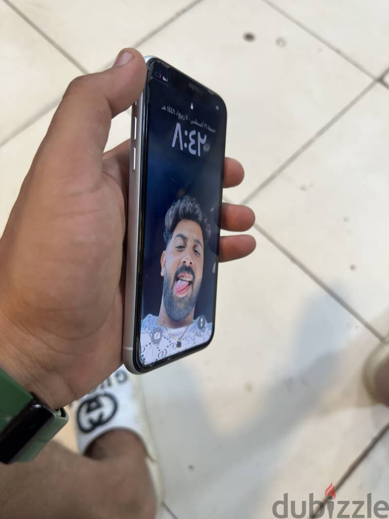 Apple - iPhone XR 5
