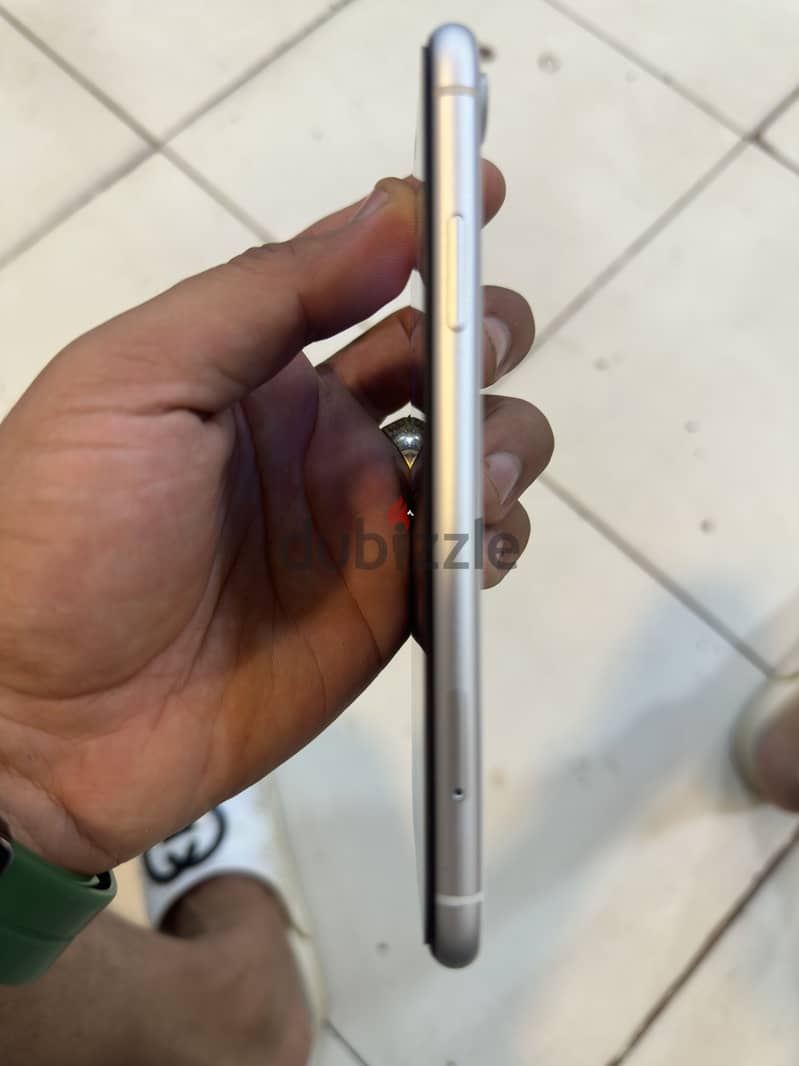 Apple - iPhone XR 6
