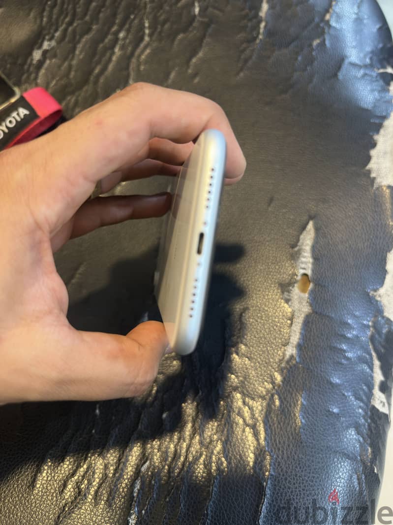 Apple - iPhone XR 7