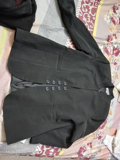 بليزر مقاس Xl-L  بيلبس لحد 85k لونه اسود