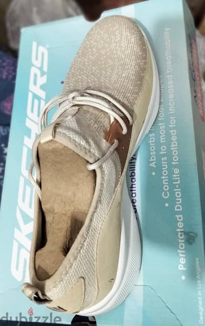حذاء نسائي ماركة Skechers الاصليه