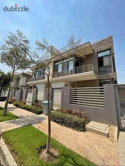 تاون هاوس بسعر شقة  في تاج سيتي_ Taj City بالتجمع الأول بموقع مميز أمام مطار القاهرة مباشرة وعلى طريق السويس