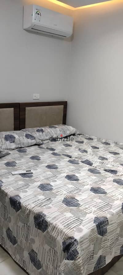 Furnished studio for rent in October, the first neighborhood, inclusive of water and electricity, steps to the parking lot, the exclusive and university.