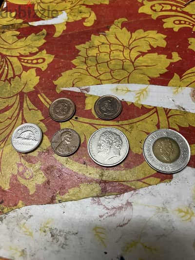 بعض العملات الأجنبية والعربيه