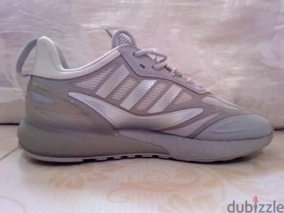 adidas ZX 2K Boost 2.0 بالرمز الكودي (GZ7745) باللون الرمادي
