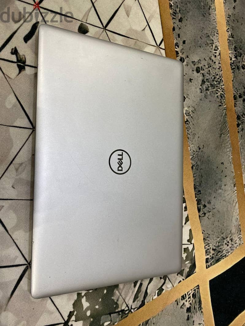 Dell Inspiron 5570 1
