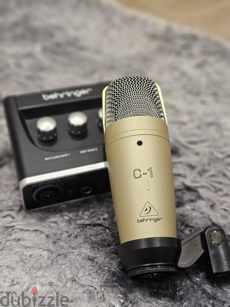 Behringer U-Phoria Studio Bundle 4