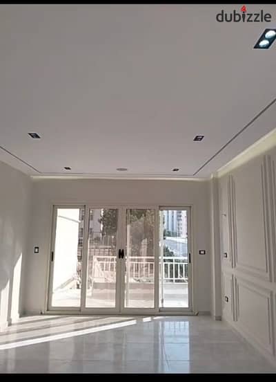 للإيجار | شقة أرضي بجاردن في وصال    160م + جاردن | 3 غرف نوم | 2 حمام  تشطيب Ultra Ultra Super Lux — الشقة متجددة بالكامل