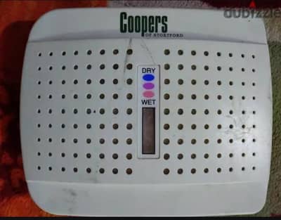 مزيل رطوبة قابل لإعادة الشحن من ماركة Coopers of Stortford.