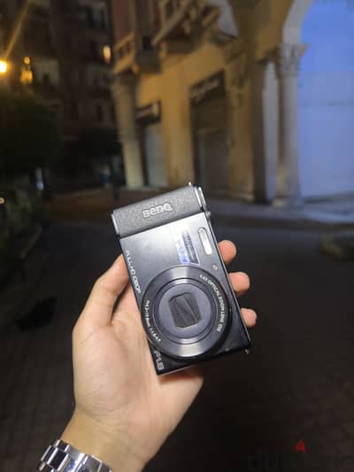 BenQ G1 14MP F1.8 Swivel Screen + New Battery & Charger