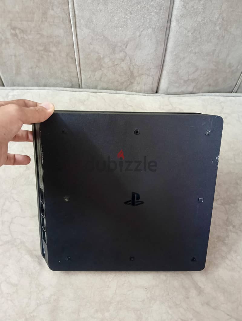 PS4 1 tera + ٣ العاب + دراع 1