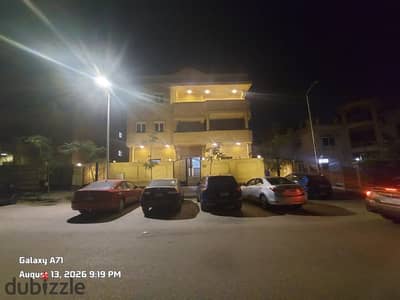 رووف الاحلام بأرقي منطقه في التجمع شارع التسعين الجنوبي مباشراً