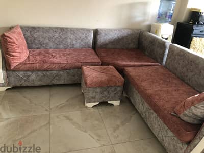 ركنة ليفينج ٣ قطع منفصلين حرف L معاها  بف صغير مربع