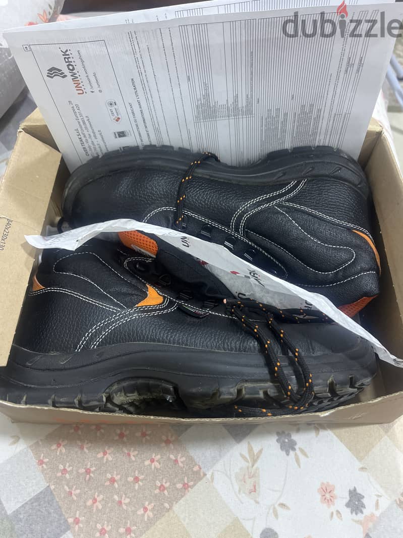 Saftey boots 3