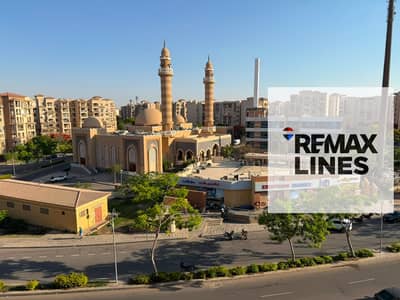 شقة مفروشة للإيجار 138م في B3 | شارع رئيسي وخطوات من الخدمات