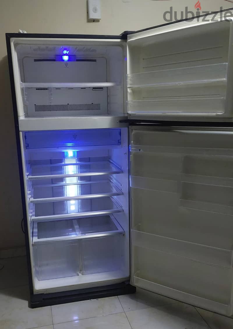 Sharp 627L Refrigerator – Excellent Condition 3