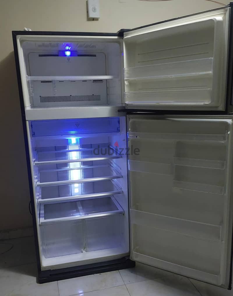 Sharp 627L Refrigerator – Excellent Condition 4