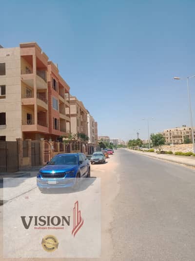 Apartment for sale directly from the owner, ready for immediate occupancy, in a prime location, at a great price, and near Madinaty.