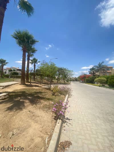 Dream Land Villa 570m for sale in a prime location semi-finished