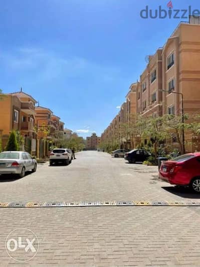 شقة ١٣٥ متر متشطبه كمبوند جلاديوس جاردن بالمطبخ والاجهزه والعفش