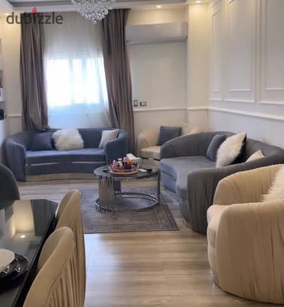 شقة مفروشة للإيجار بالدقي (محي الدين أبو العز) – 260م دور 8 بجراج وعمارة حديثة |  (عائلات فقط) 