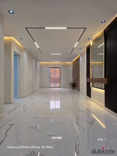 135 square meters facade in the center of area (W)