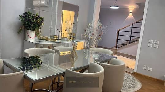 Duplex for rent, West Town, Beverly Hills, fully furnished