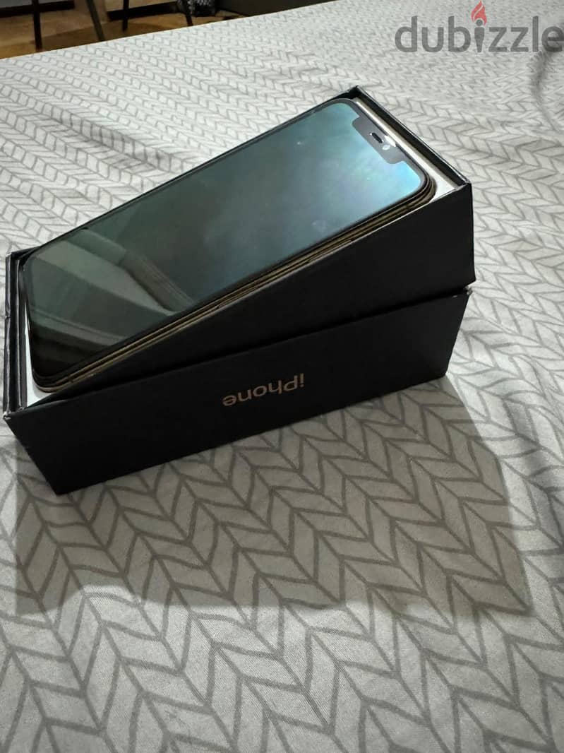 Apple - iPhone 11 Pro Max 2