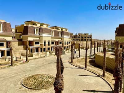 تاون هاوس للبيع في كمبوند سراي sarai بخصم 50% الكاش استلام سنة ع طريق السويس و بجوار مدينتي