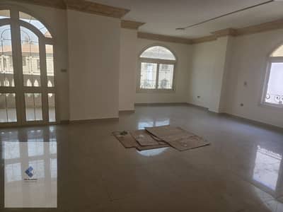 Apartment for rent in the Fifth Settlement, First Neighborhood, First Area, waterfront with a view of South 90th Street, 220 square meters, second floor, super lux finishing, 3 rooms