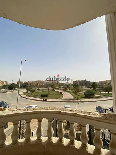 شقه بڤيو جاردن واسع للبيع الحي الثالث شرق ڤيلات