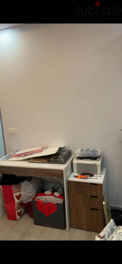 مكتب خشبي