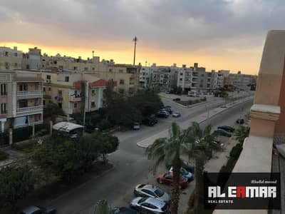 شقة للايجار  فى الحى السابع  اول سكن    واحة زايد