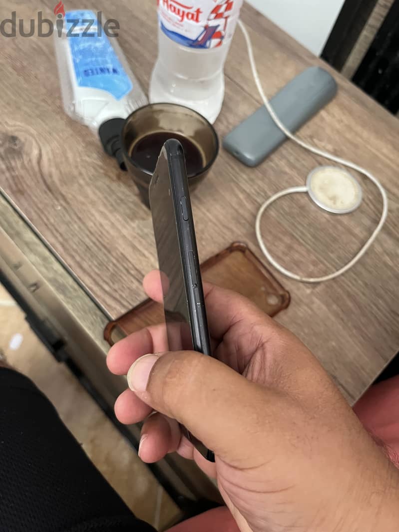 Apple - iPhone SE 2020 1