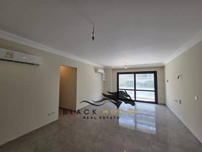 Spacious 3-Bedroom Apartment with Dressing Room in El Patio Oro