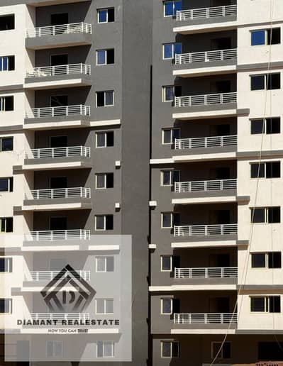 شقه استلام فوري 4غرف جاهزه علي السكن باقل سعر متر بالR7 بجوار الجامعه البريطانيه بالتقسيط علي 10 سنين | كمبوند مبني بالكامل استفيد بالسعر القديم