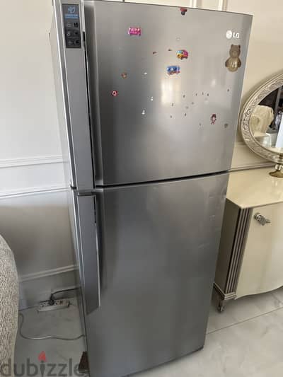 للبيع ثلاجة LG أصلية بحالة جيدة – موديل LG GR-M492CLQ