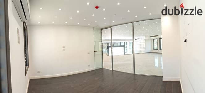 A luxurious 700 square meter office for rent with air conditioning, licensed for administrative use, distinguished on a main street in Nasr City