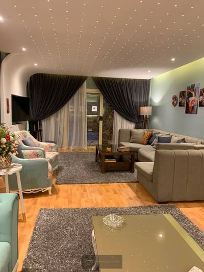 Luxury ground-floor apartment for sale in Zayed Compound 2000, in front of Arkan Plaza, fully furnished and equipped, 200 meters + garden 400 meters and a pergola of 90 meters in front of Arkan Mall