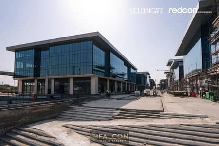 بمقدم 1.700. 000 مكتب جاهز للمعاينه بقلب التجمع علي التسعين مباشرا قسط golden gate - new cairo
