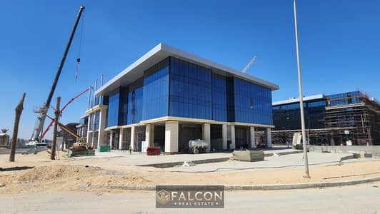 Office for sale directly opposite the American University in Golden Gate, Fifth Settlement, on South 90th Street. Golden Gate project, New Cairo. Inst