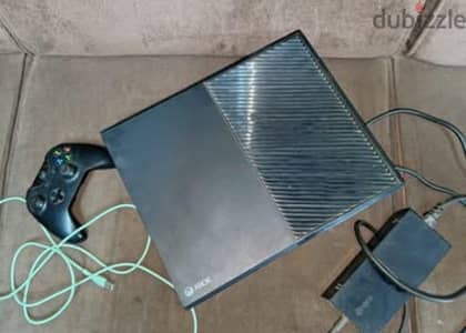 اكس بوكس وان حاله ممتازه معاه فيفا 22 ب3500 بس