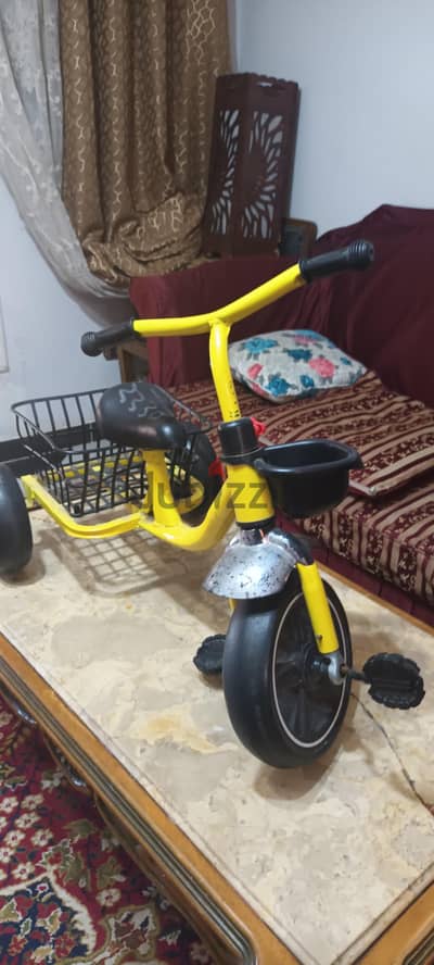 عجلة جميلة بتلت عجلات شبه جديدة مفيهاش أصوات ولا اى حاجة حفلة عادية