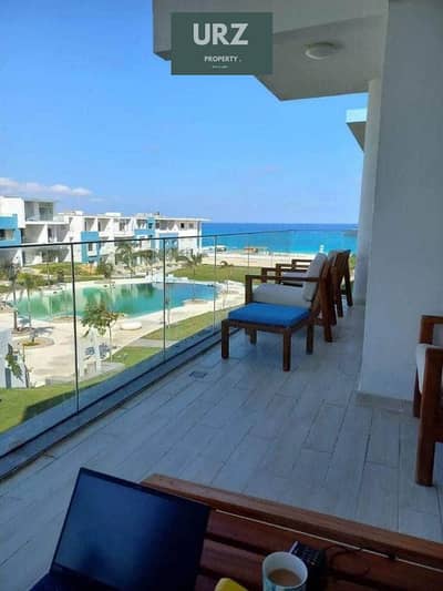 شاليه غرفتين صف أول على Crystal Lagoon كامل التشطيب بالتكيفات رؤيه واضحه للبحر للبيع أفضل موقع بـ الساحل الشمالى دقايق من جون سوديك مدن سولت سمر رمله