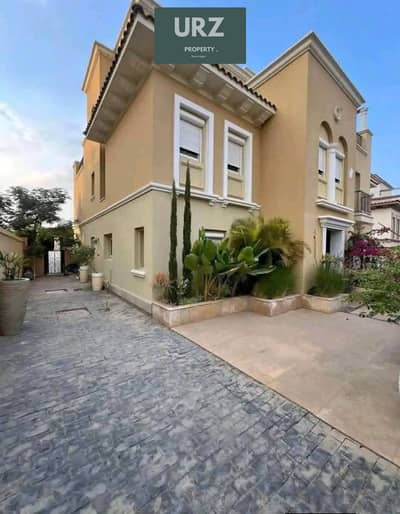 5bedroom townhouse villa for sale in New Cairo minutes from the Suez Road next to Madinaty in The Butterfly Compound directly on the Amal Axis with a