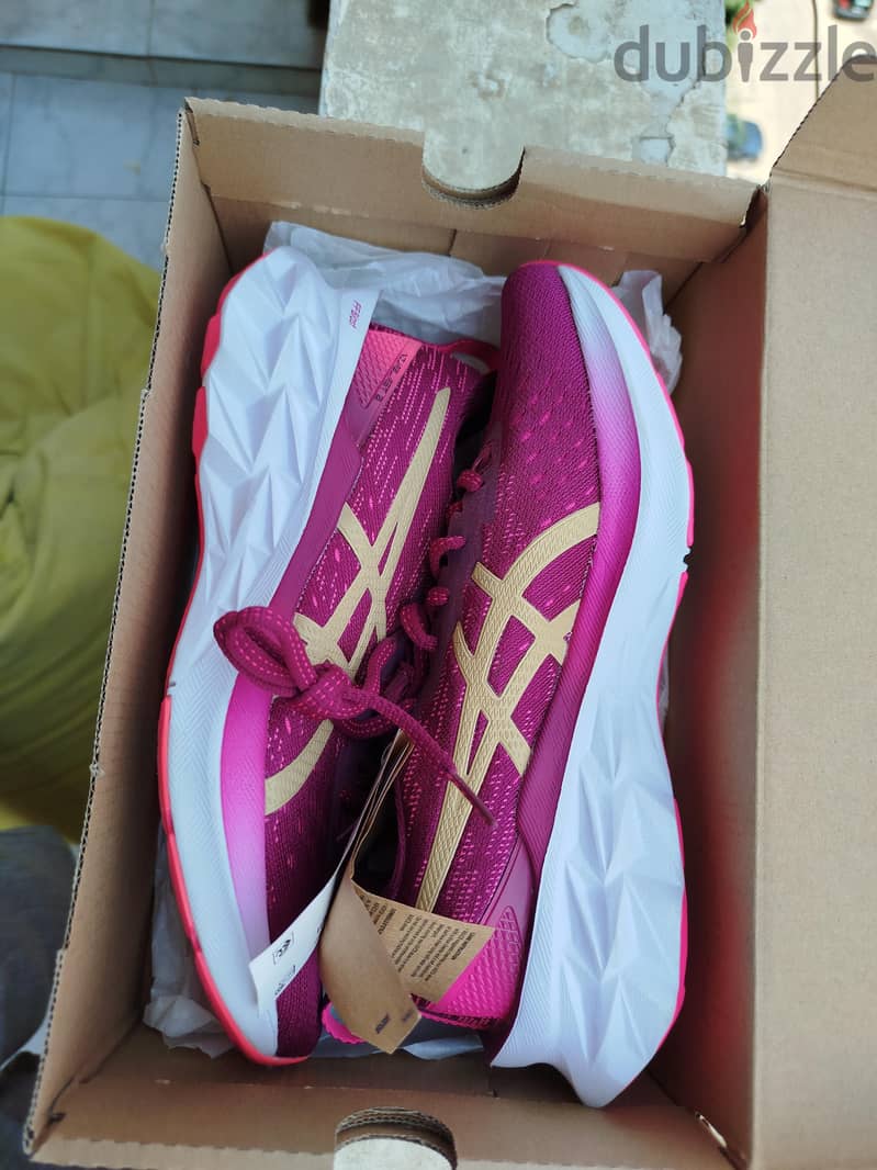 asics novablast 2 4