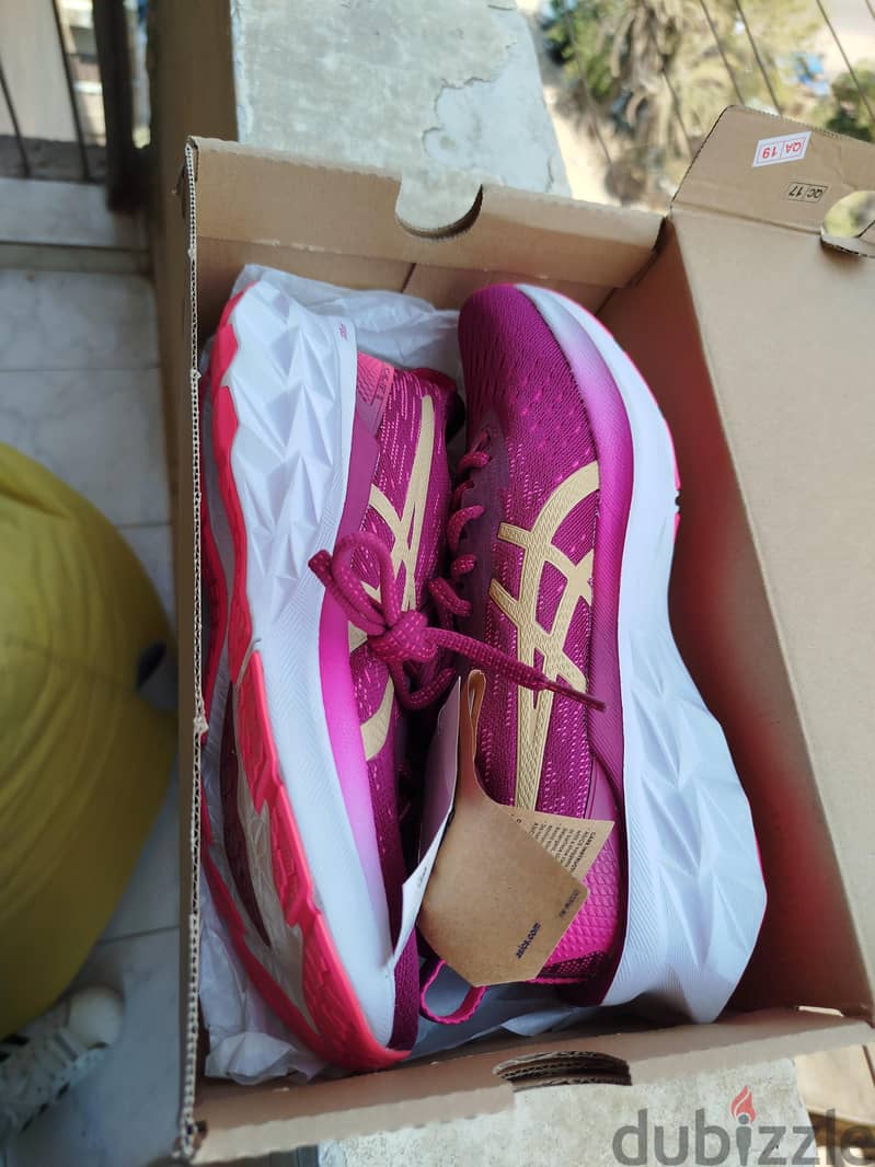 asics novablast 2 5