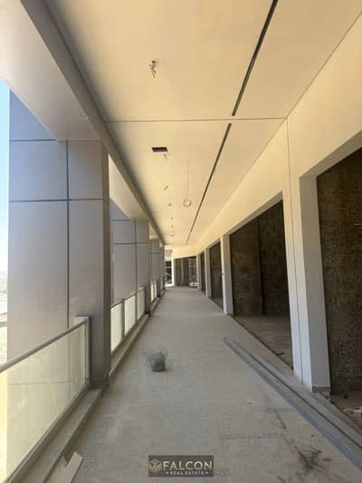 Office for sale, ready for immediate handover, with only a 10% down payment—located in the heart of New Cairo, close to all amenities.