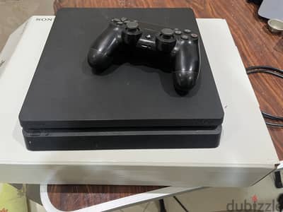 ⁠PS4 Slim 500GB - بحالة ممتازة بالكرتونة والوصلات الأصلية⁠